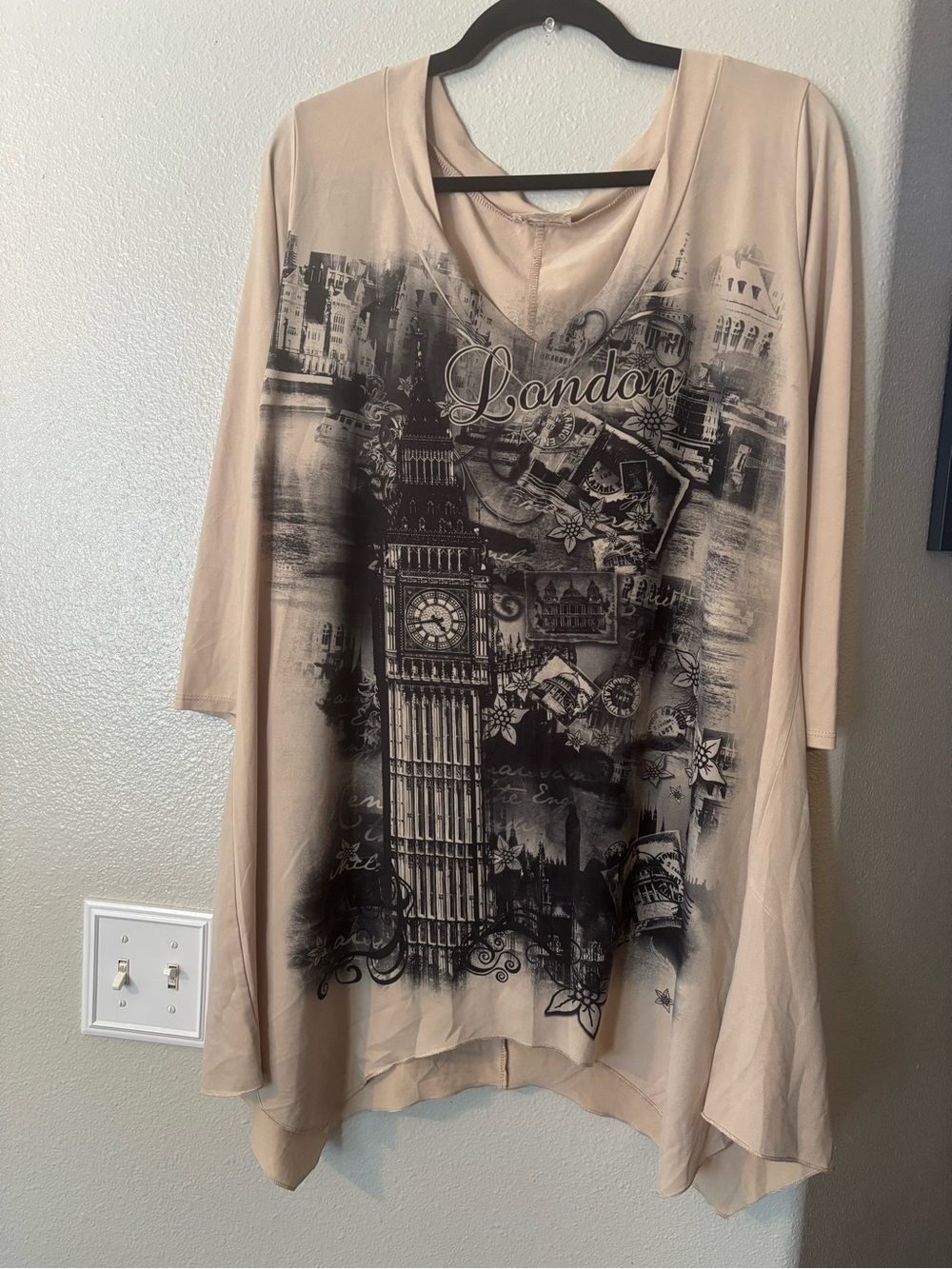 Lavish Plus Beige Floral Logo Tag Top 2X